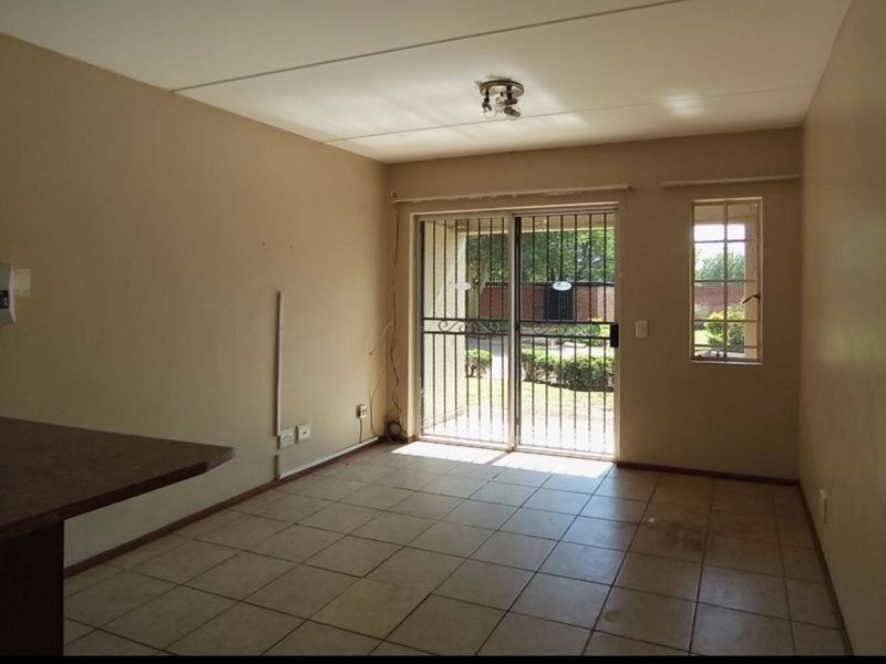Stunning 2-bedroom apartment for sale in Theresapark, Akasia—modern living in a vibrant community! - Photo 7