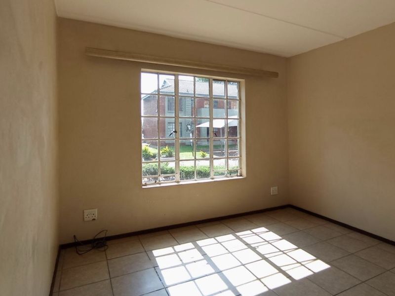 Stunning 2-bedroom apartment for sale in Theresapark, Akasia—modern living in a vibrant community! - Photo 8
