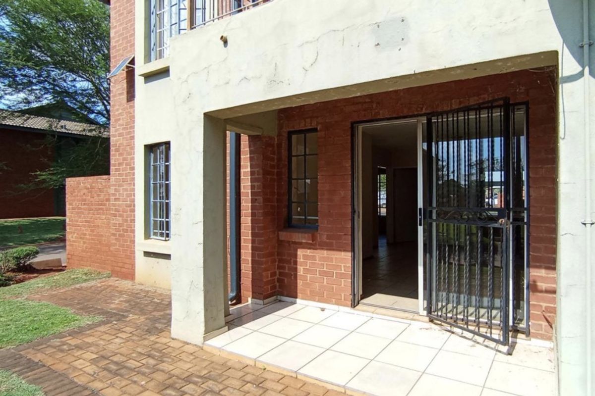 Stunning 2-bedroom apartment for sale in Theresapark, Akasia—modern living in a vibrant community! - Photo 3