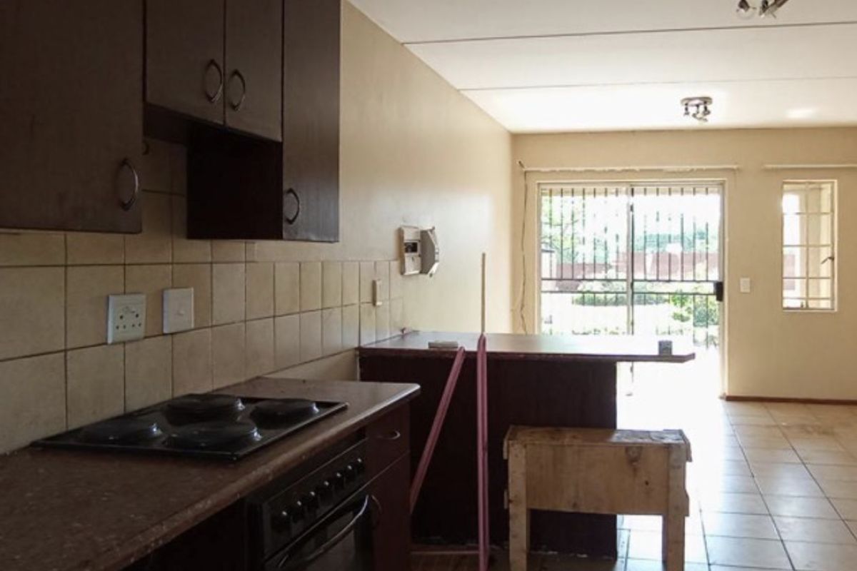 Stunning 2-bedroom apartment for sale in Theresapark, Akasia—modern living in a vibrant community! - Photo 4