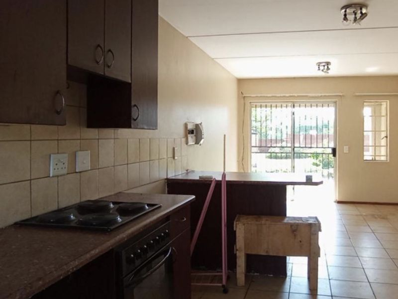 Stunning 2-bedroom apartment for sale in Theresapark, Akasia—modern living in a vibrant community! - Photo 4