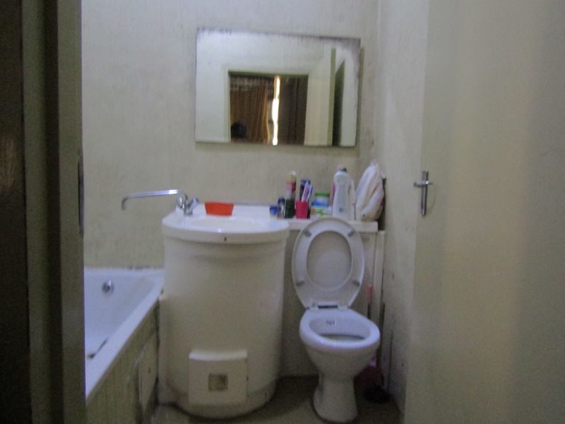 Apartment For Sale In Johannesburg - Photo 6