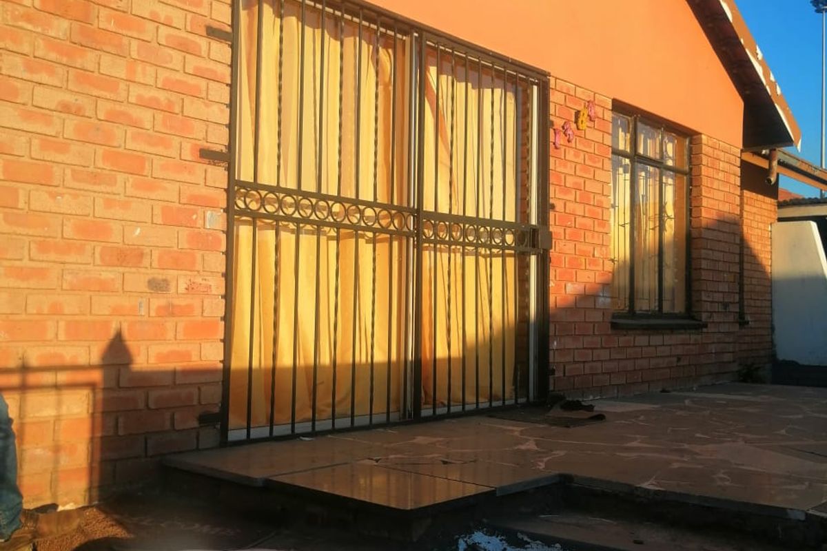 PRIME 3-BEDROOM HOME IN SOSHANGUVE, PRETORIA - Photo 2