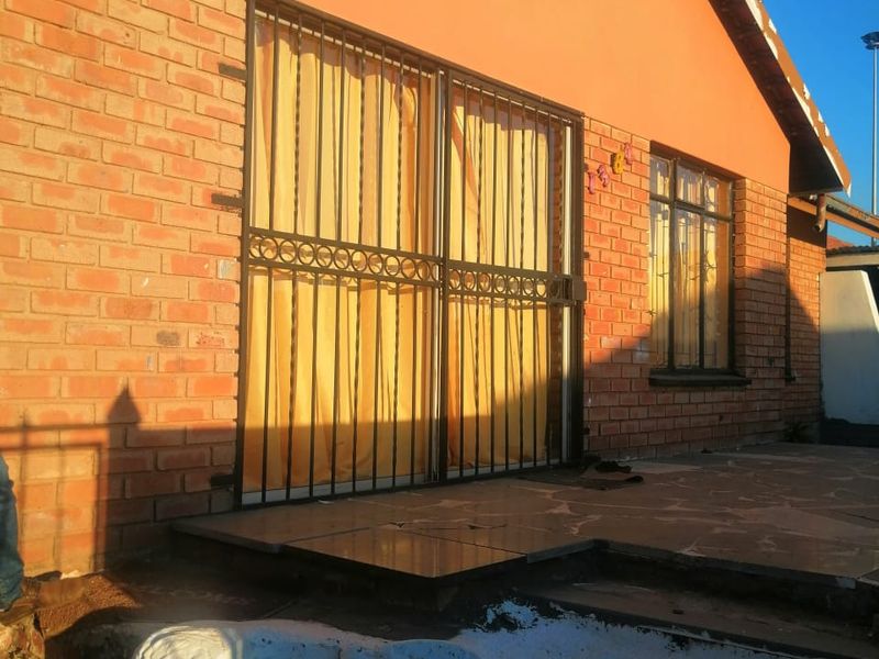 PRIME 3-BEDROOM HOME IN SOSHANGUVE, PRETORIA - Photo 2