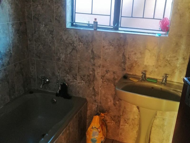PRIME 3-BEDROOM HOME IN SOSHANGUVE, PRETORIA - Photo 5