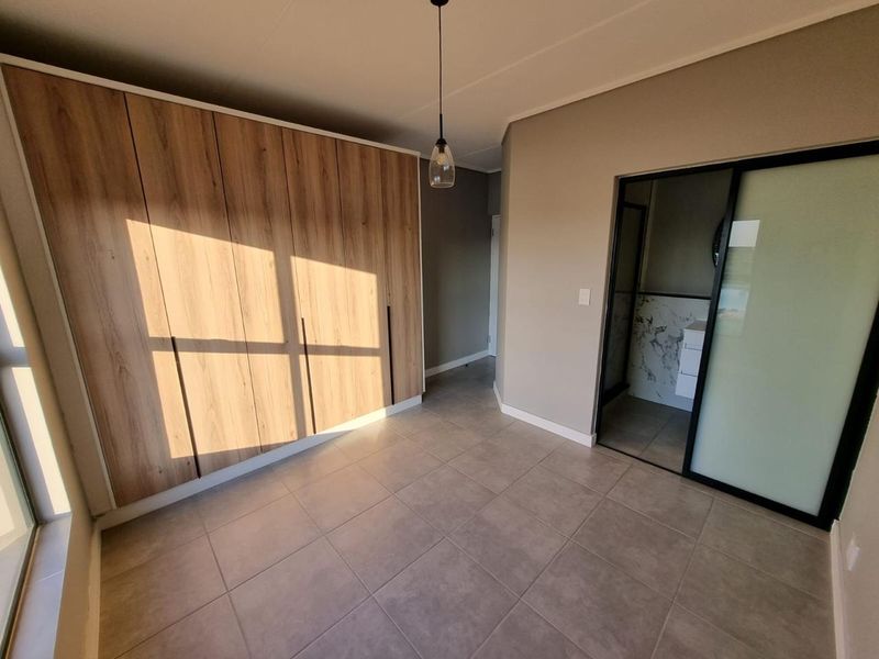 2 Bed, 2 Bath Apartment- Waterfall - Photo 4