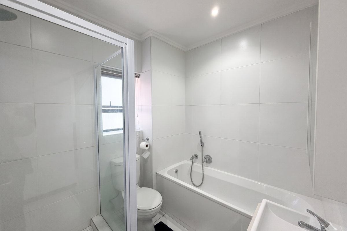 Stylish 2-bedroom apartment in Barbeque Downs, Midrand perfect for modern living and convenience! - Photo 5