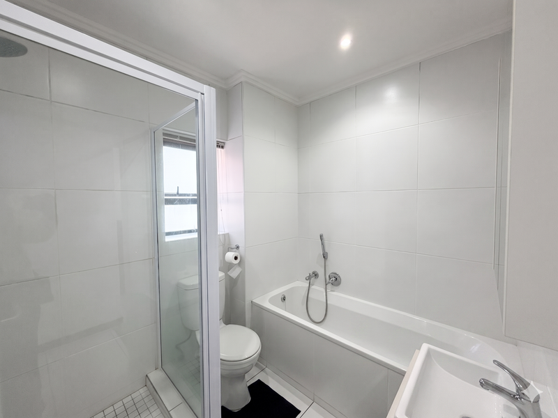 Stylish 2-bedroom apartment in Barbeque Downs, Midrand perfect for modern living and convenience! - Photo 5