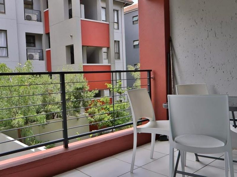 Stylish 2-bedroom apartment in Barbeque Downs, Midrand perfect for modern living and convenience! - Photo 10