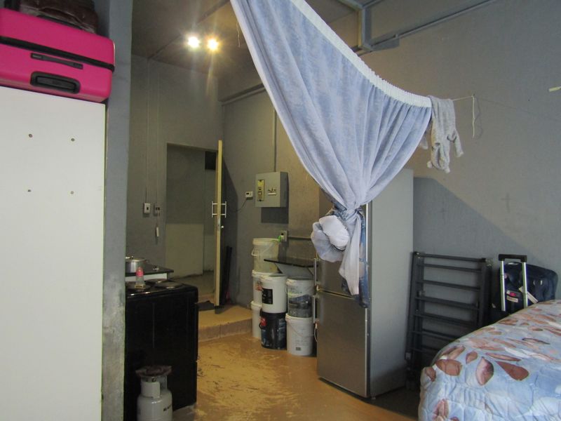 Apartment For Sale In Johannesburg - Photo 3