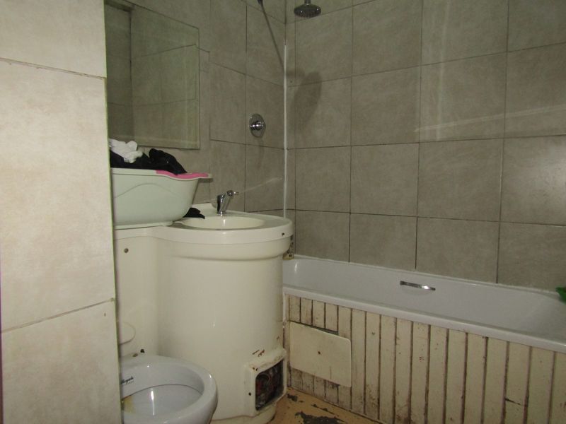Apartment For Sale In Johannesburg - Photo 7