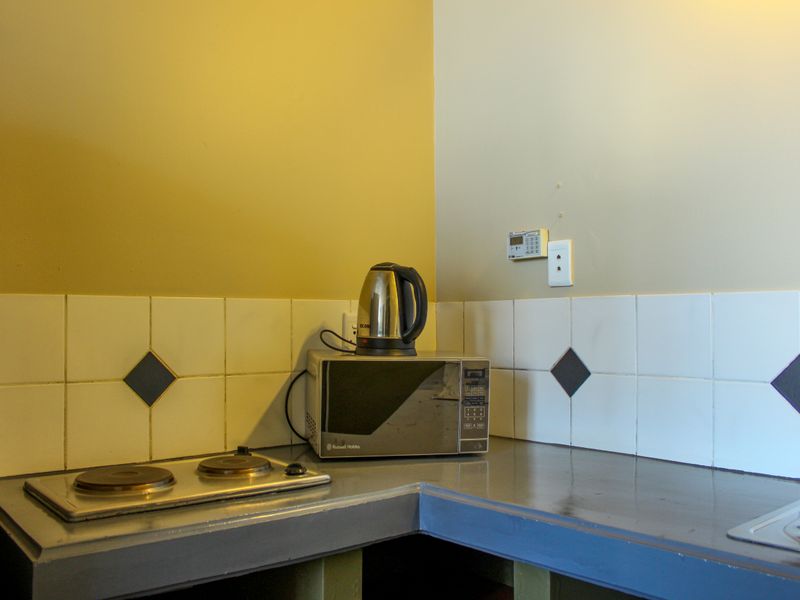 The building offers rooms, bachelor apartments, and one‐bedroom layouts - Photo 8