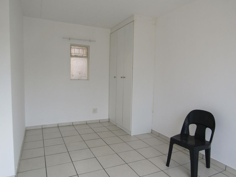 Apartment For Sale In Johannesburg - Photo 5