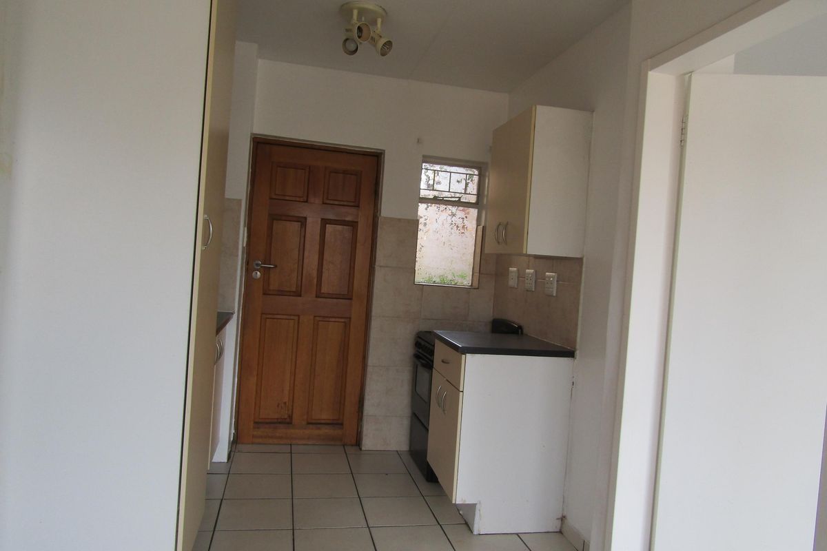 Apartment For Sale In Johannesburg - Photo 4