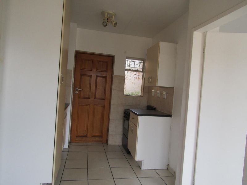 Apartment For Sale In Johannesburg - Photo 4