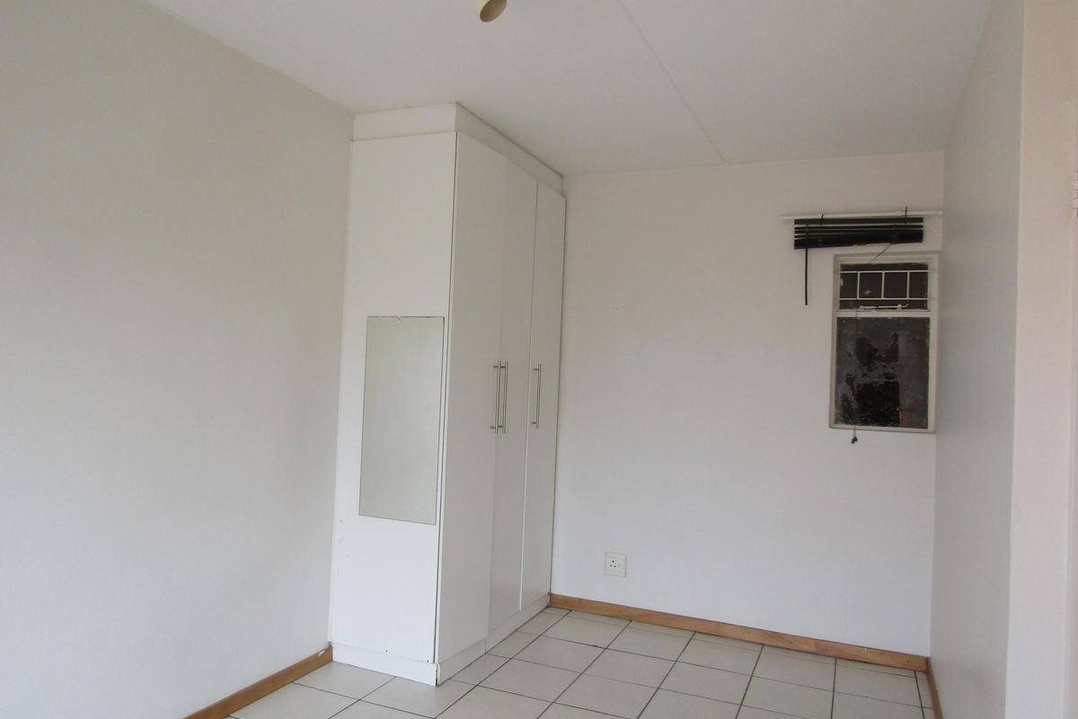 Apartment For Sale In Johannesburg - Photo 3