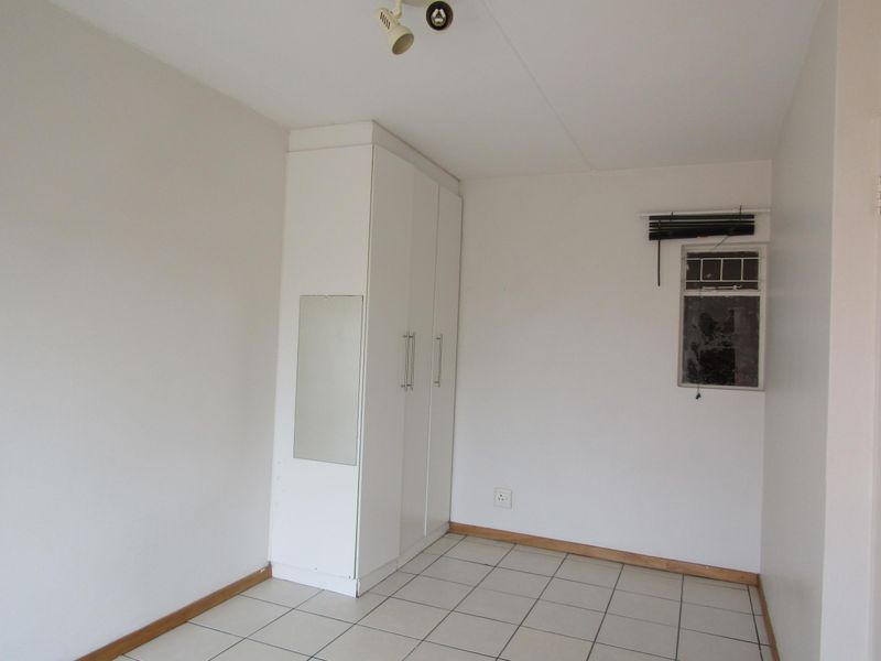 Apartment For Sale In Johannesburg - Photo 3