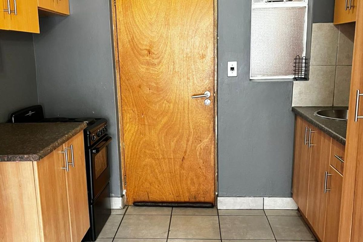 Apartment For Sale In Johannesburg - Photo 4
