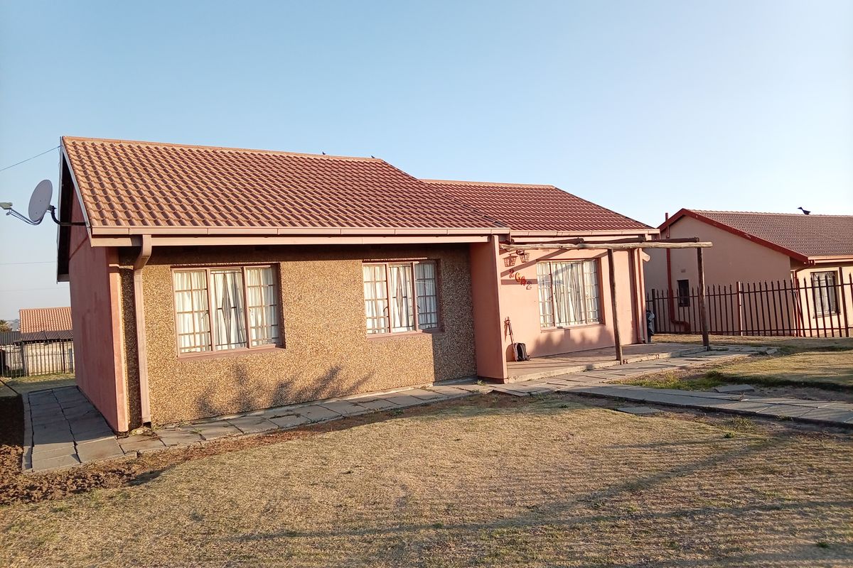 Charming 3-bedroom freestanding home in Sakhile, Standerton—your perfect family retreat awaits! - Photo 2