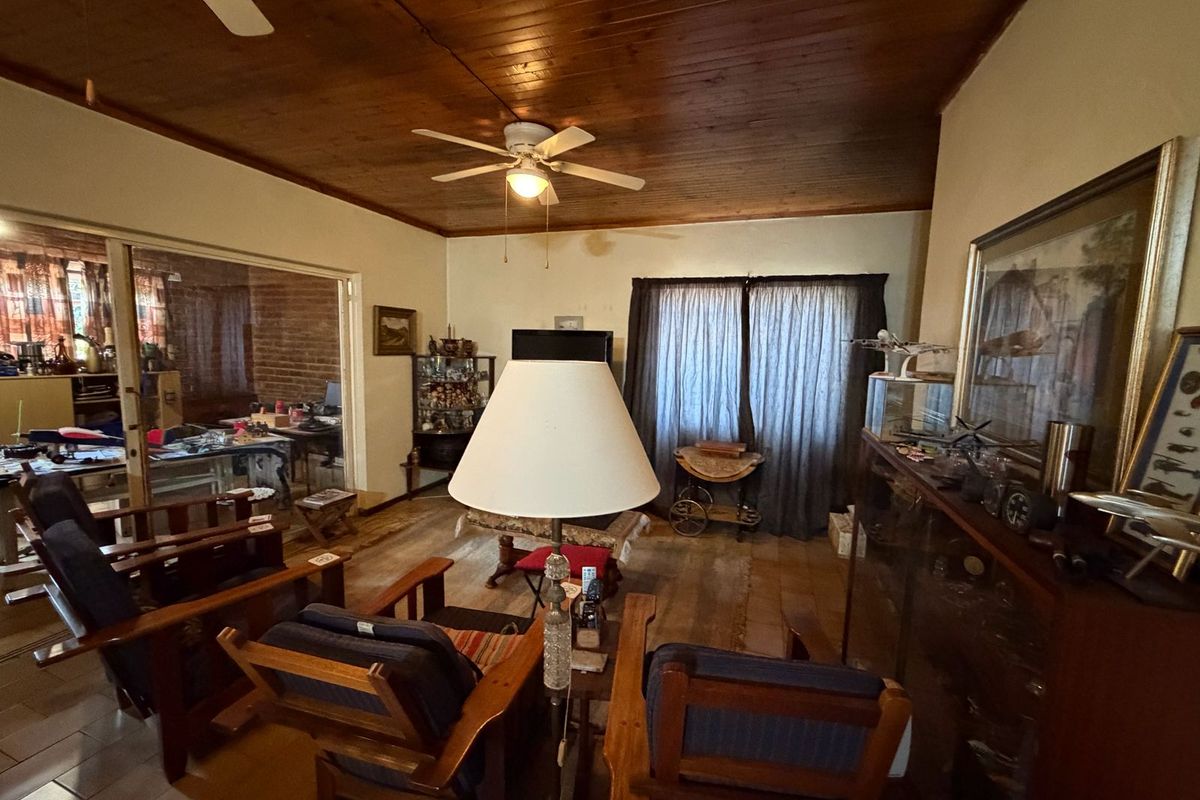 Spacious Family Home! - Photo 3