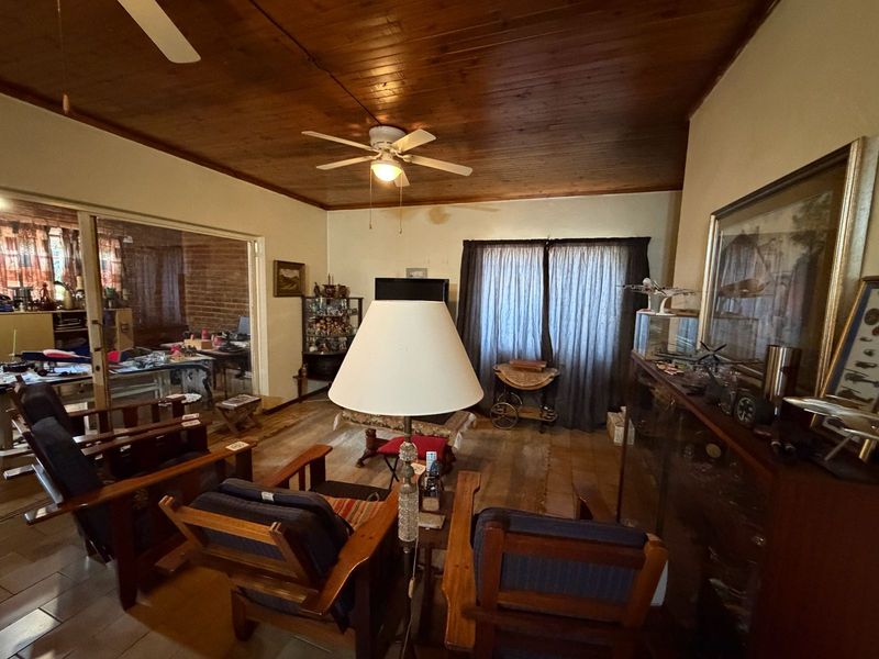 Spacious Family Home! - Photo 3