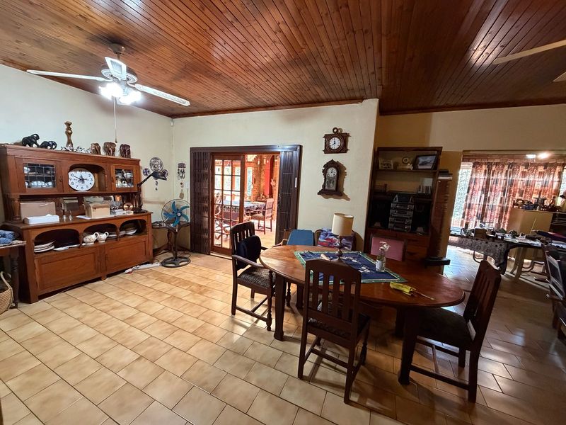 Spacious Family Home! - Photo 4