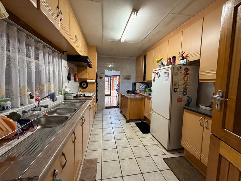 Spacious Family Home! - Photo 6