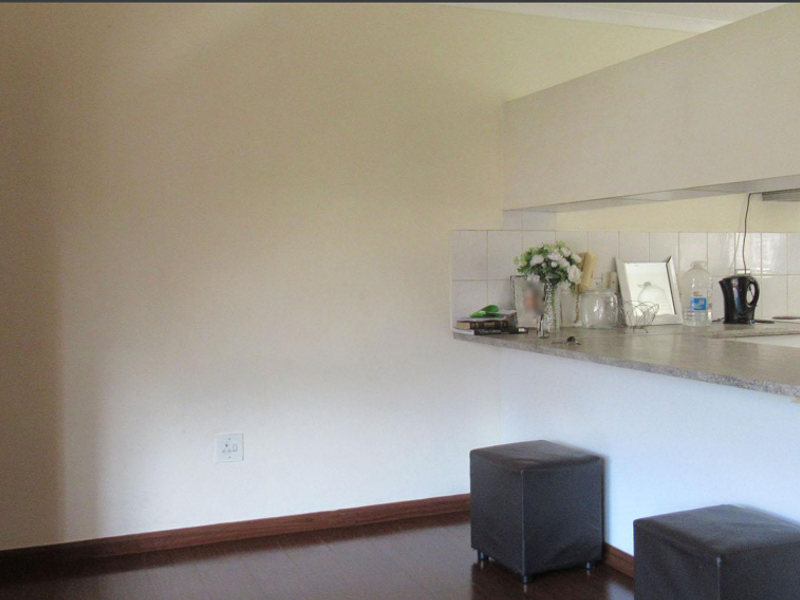 Charming 2-Bedroom Townhouse in Sought-After Helderkruin - Photo 4