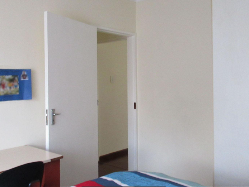 Charming 2-Bedroom Townhouse in Sought-After Helderkruin - Photo 9