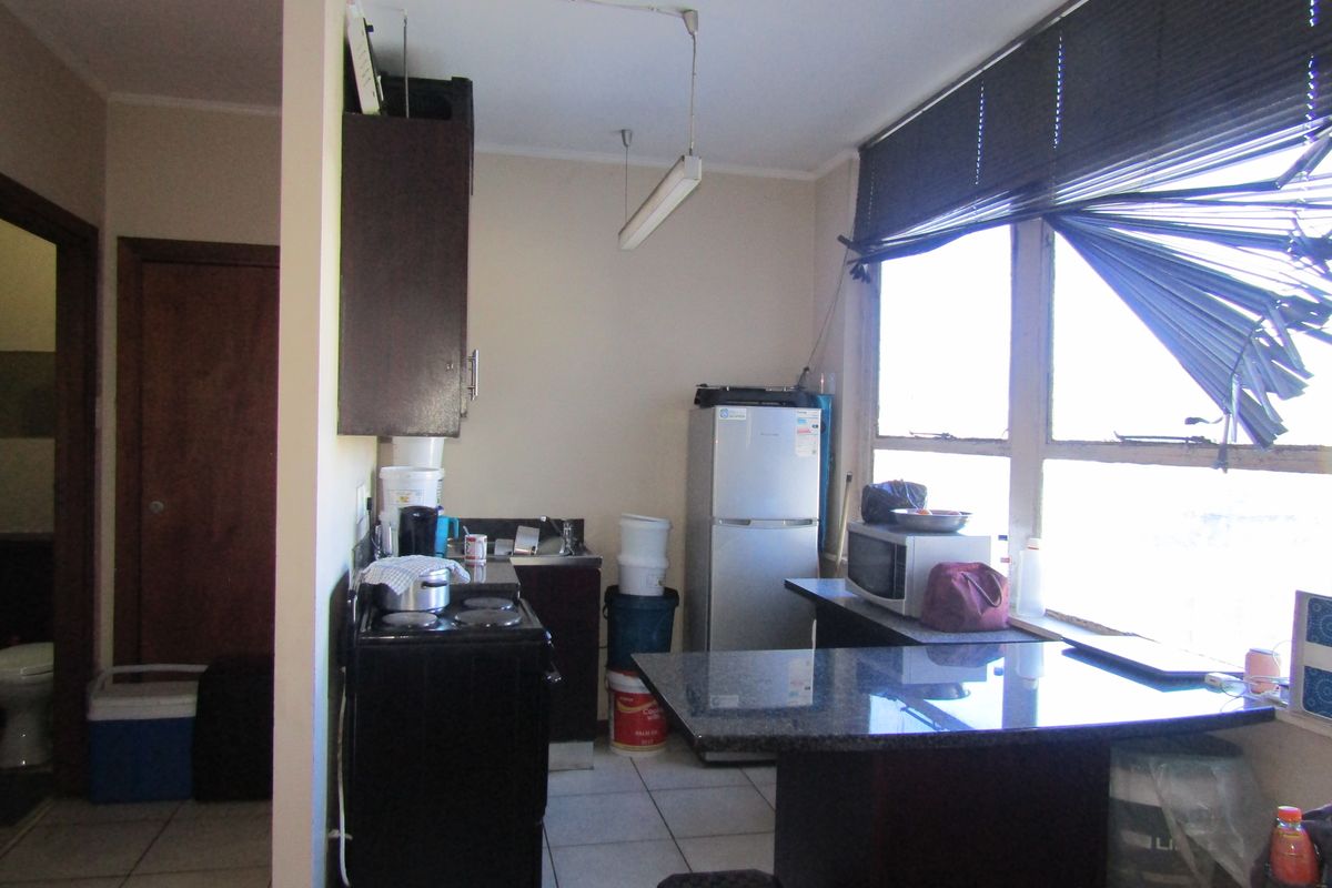 Apartment For Sale In Johannesburg - Photo 5
