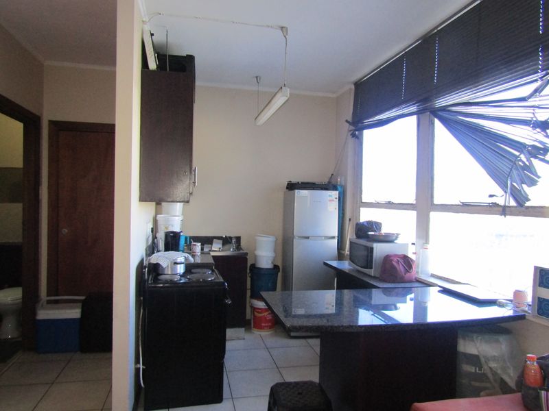 Apartment For Sale In Johannesburg - Photo 5