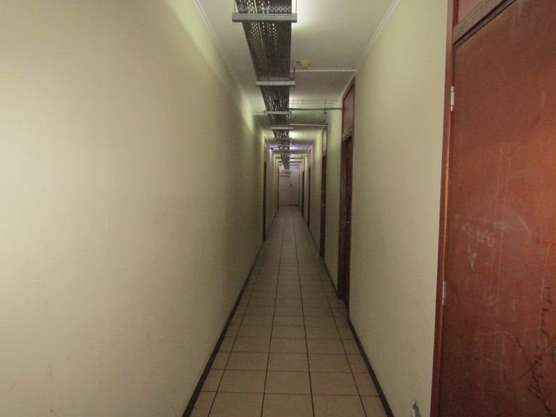Apartment For Sale In Johannesburg - Photo 9