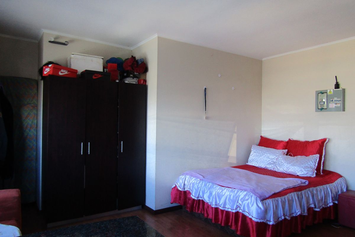 Apartment For Sale In Johannesburg - Photo 4