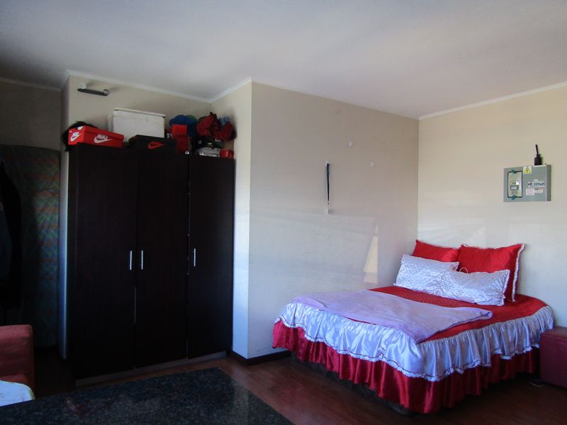 Apartment For Sale In Johannesburg - Photo 4
