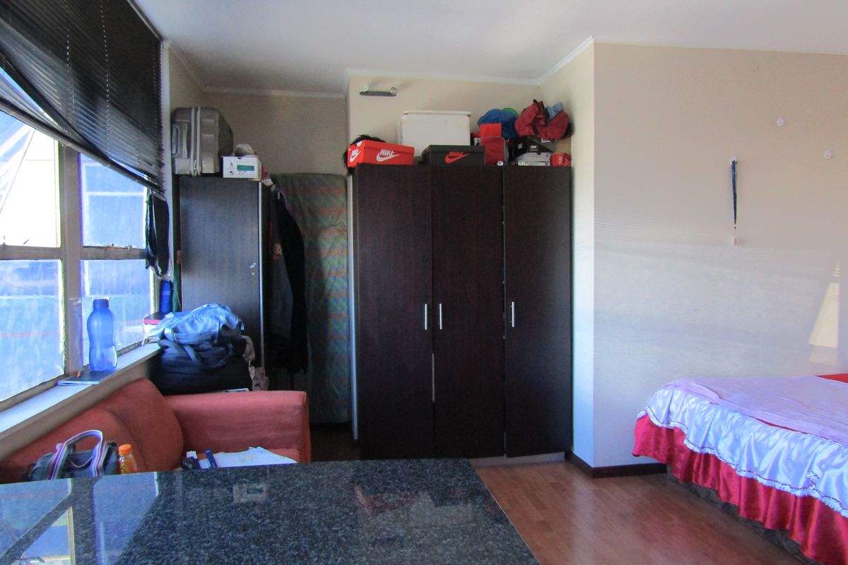 Apartment For Sale In Johannesburg - Photo 3