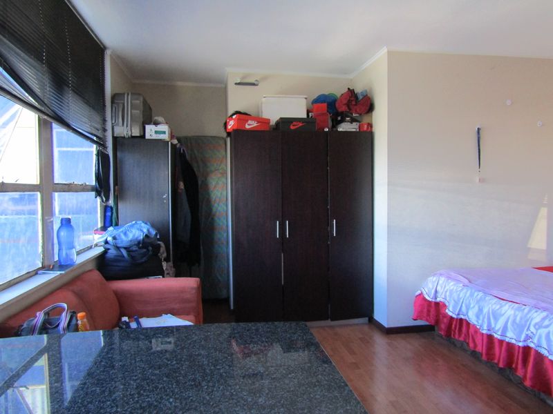 Apartment For Sale In Johannesburg - Photo 3