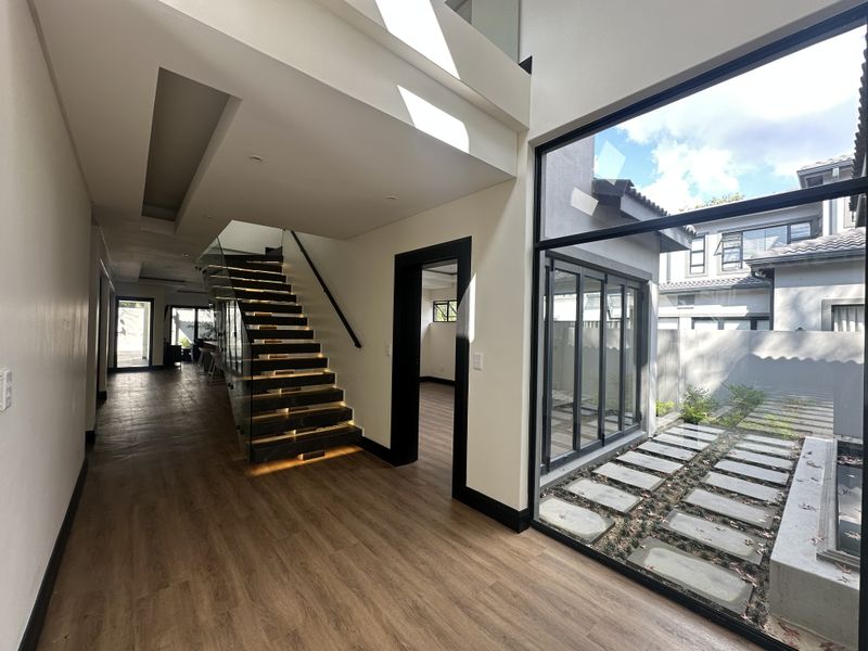 A Luxurious Masterpiece For Rent - Photo 6
