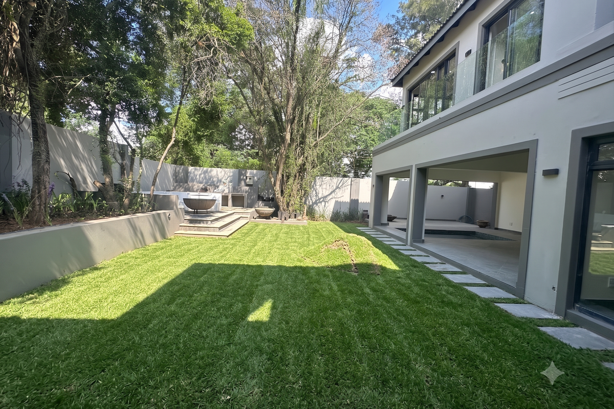 A Luxurious Masterpiece For Rent - Photo 3