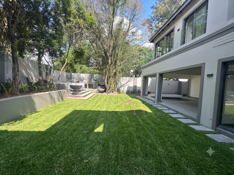 A Luxurious Masterpiece For Rent - Photo 3
