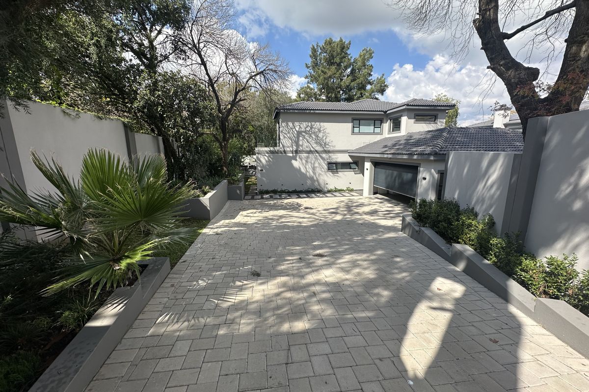 A Luxurious Masterpiece For Rent - Photo 4