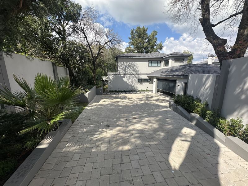 A Luxurious Masterpiece For Rent - Photo 4