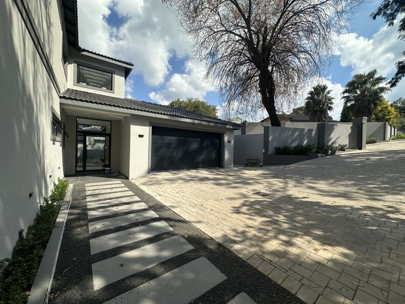 A Luxurious Masterpiece For Rent - Photo 5