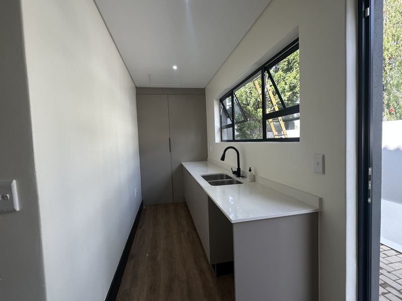 A Luxurious Masterpiece For Rent - Photo 9