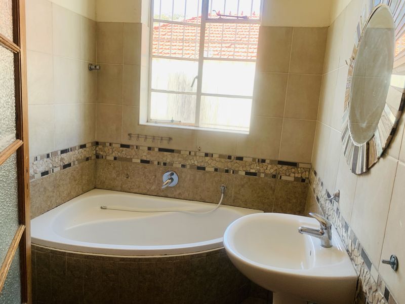 Beautiful Family Home in a Prime Location - Photo 6
