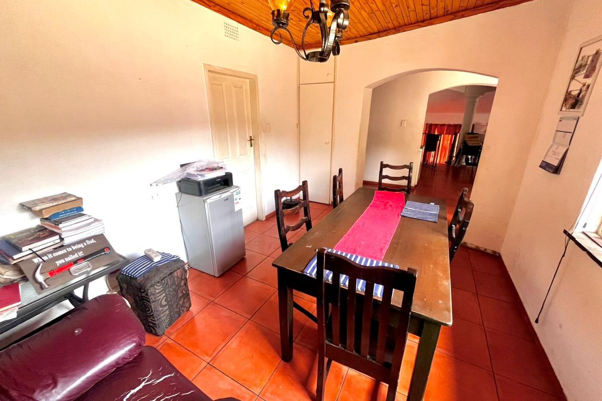 Spacious Family Home with Exceptional Living and Entertainment Areas - Photo 5