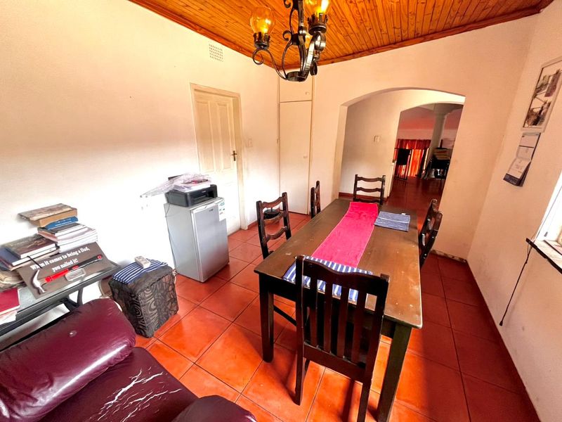 Spacious Family Home with Exceptional Living and Entertainment Areas - Photo 5