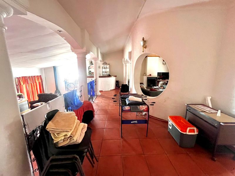Spacious Family Home with Exceptional Living and Entertainment Areas - Photo 9