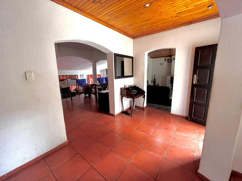 Spacious Family Home with Exceptional Living and Entertainment Areas - Photo 7