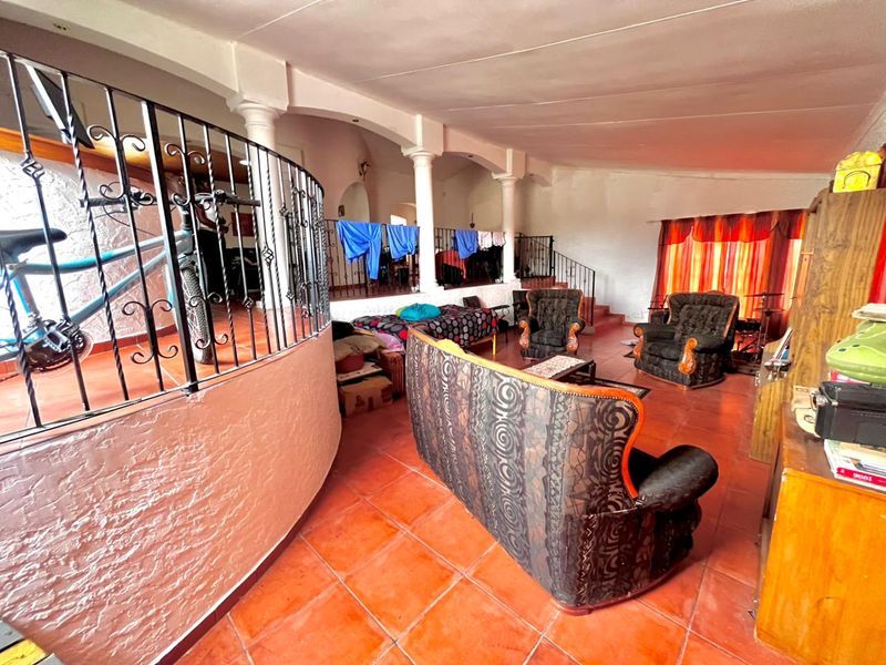 Spacious Family Home with Exceptional Living and Entertainment Areas - Photo 6