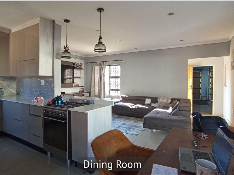 3 bedrooms 2 bathroom home for sale - Photo 8